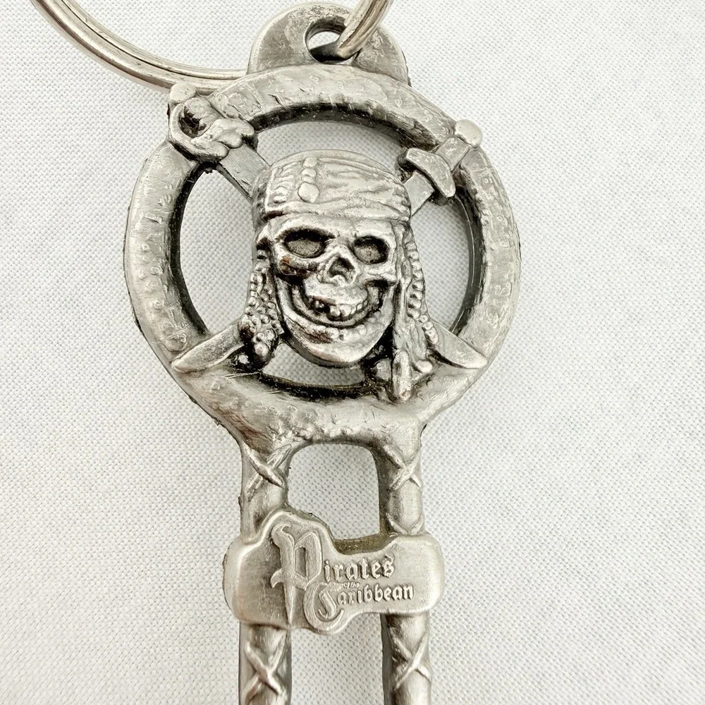 Disney Parks Exclusive Pirates of Caribbean Skeleton Key Chain Ring Bag Charm
